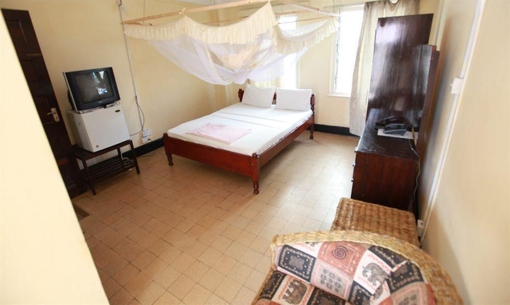 New Palm Tree Hotel Mombasa Exterior foto