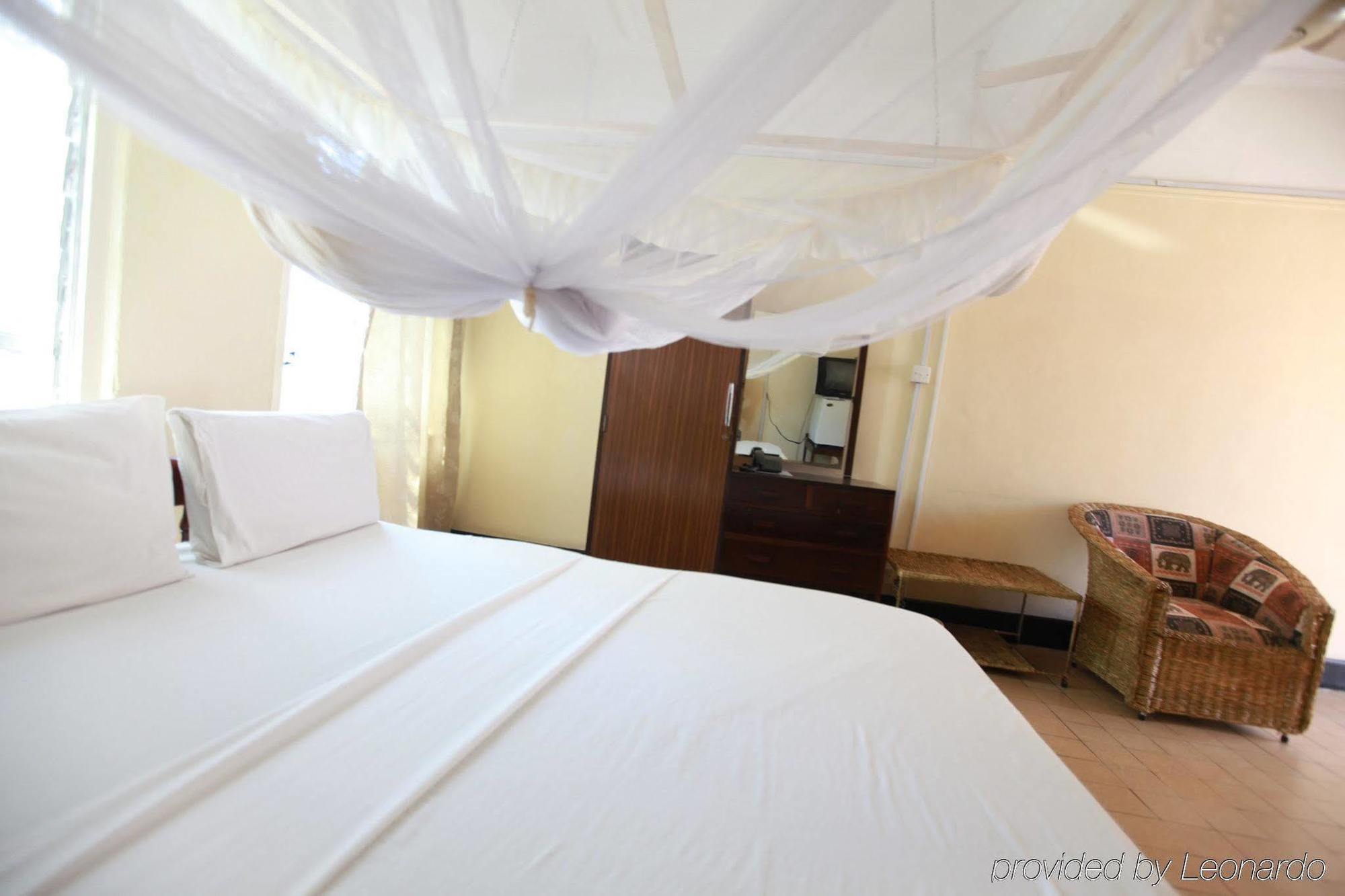 New Palm Tree Hotel Mombasa Exterior foto