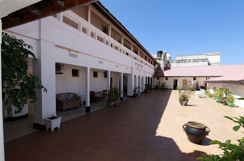 New Palm Tree Hotel Mombasa Exterior foto